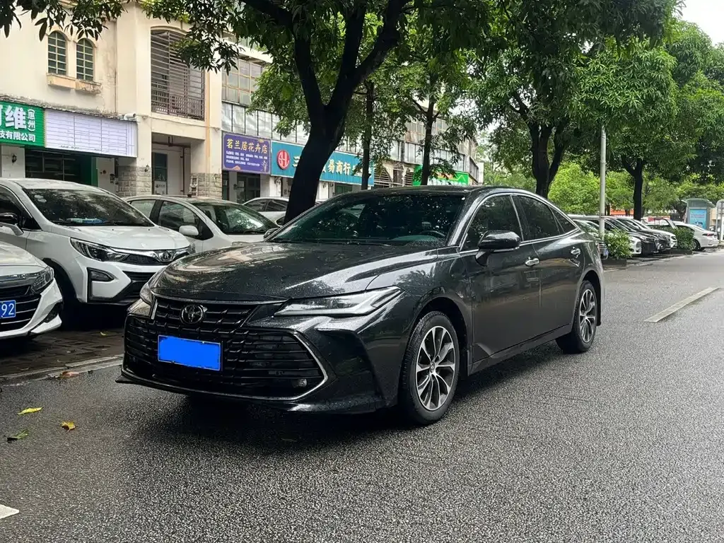 Toyota Avalon — фото 1