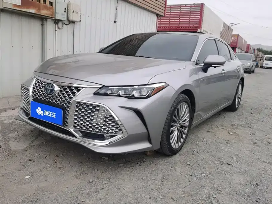 Toyota Avalon — фото 1