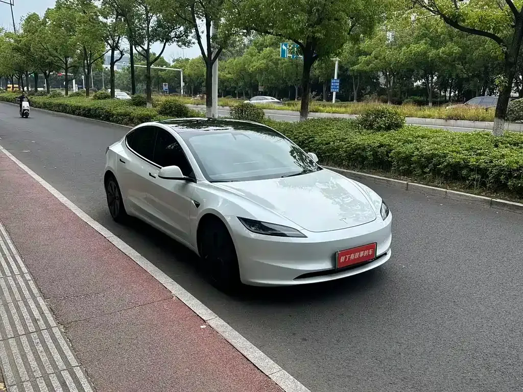 Tesla Model 3 — фото 7