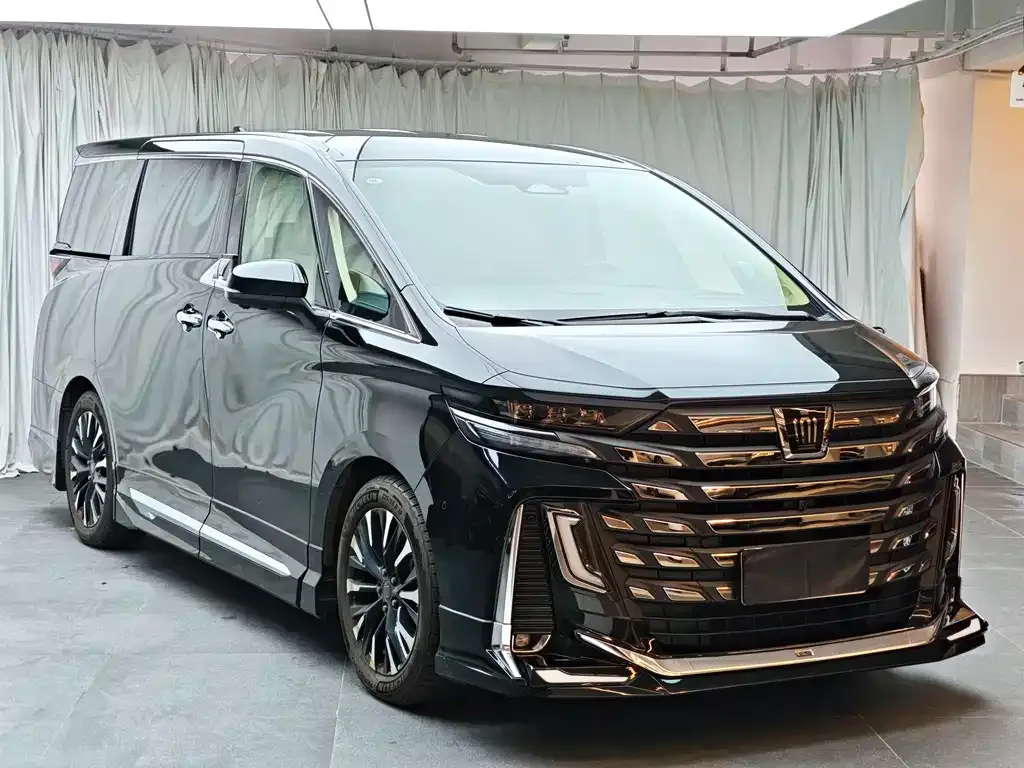 Toyota Vellfire — фото 1
