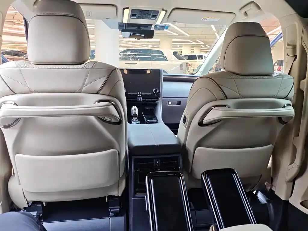 Toyota Vellfire — фото 10