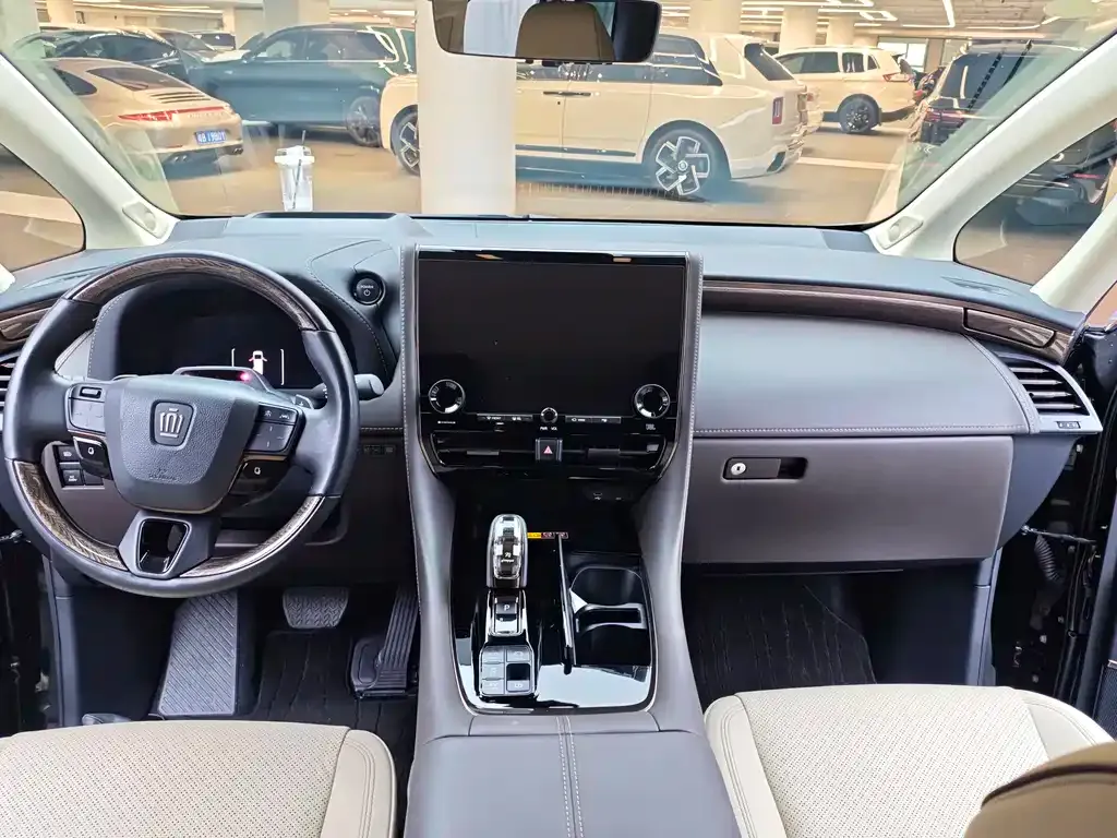 Toyota Vellfire — фото 7