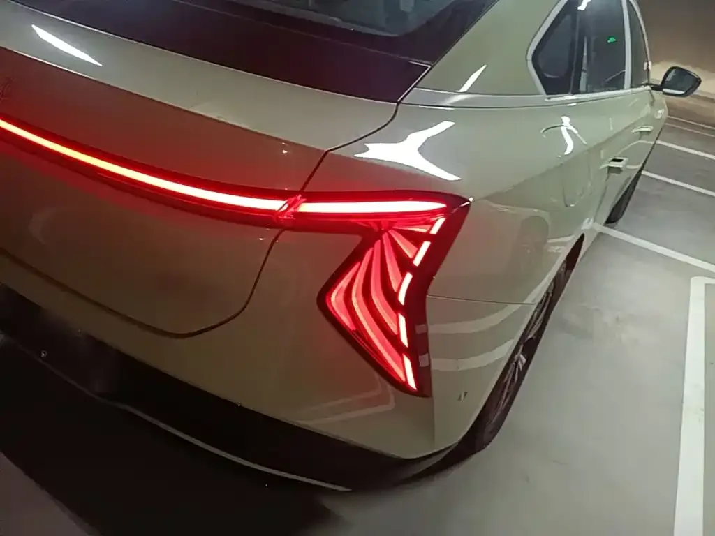 Hongqi EH7 2026 из CN, фото 6