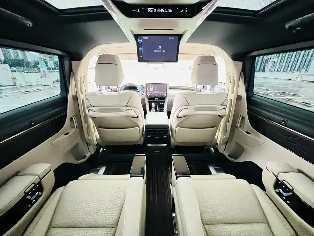 Toyota Alphard — фото 6