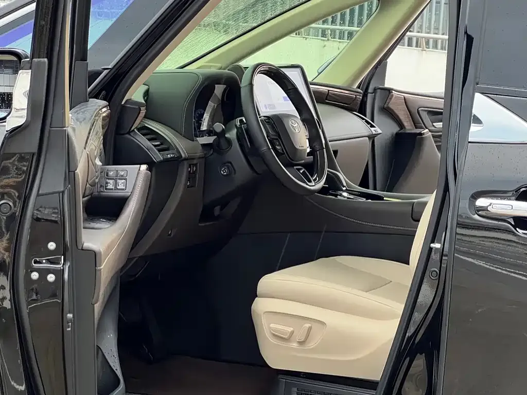 Toyota Alphard — фото 10