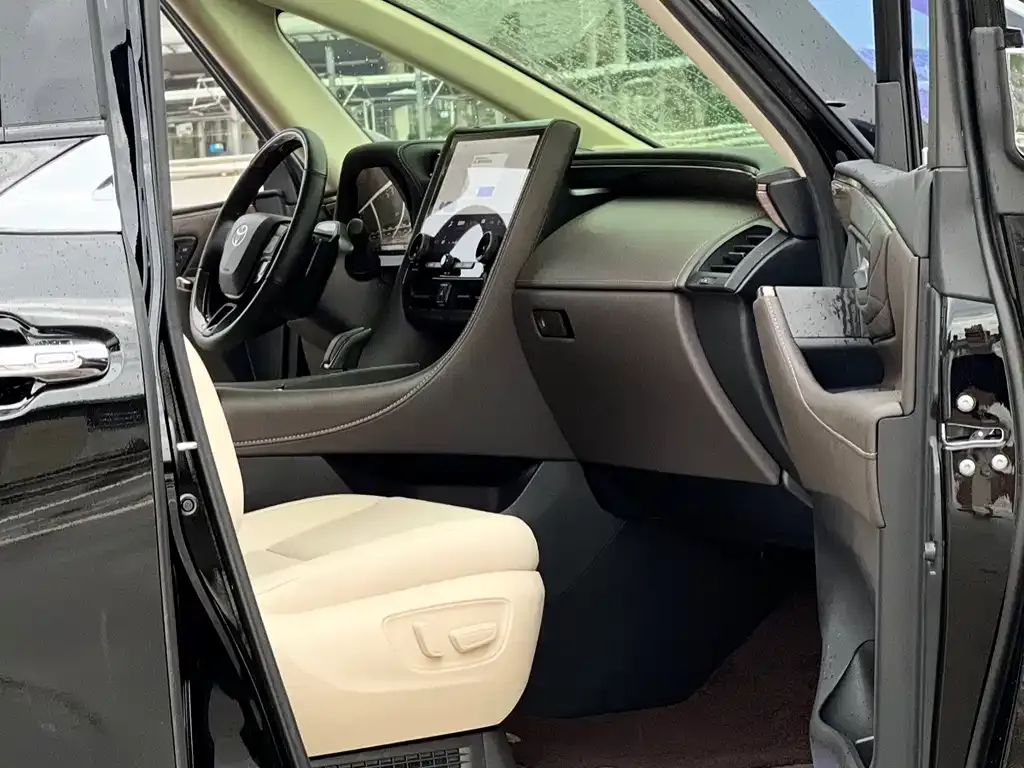 Toyota Alphard — фото 3