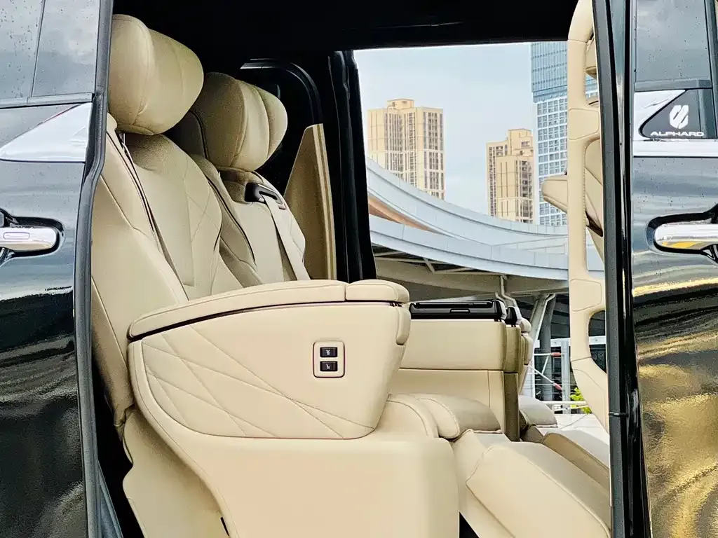 Toyota Alphard — фото 4