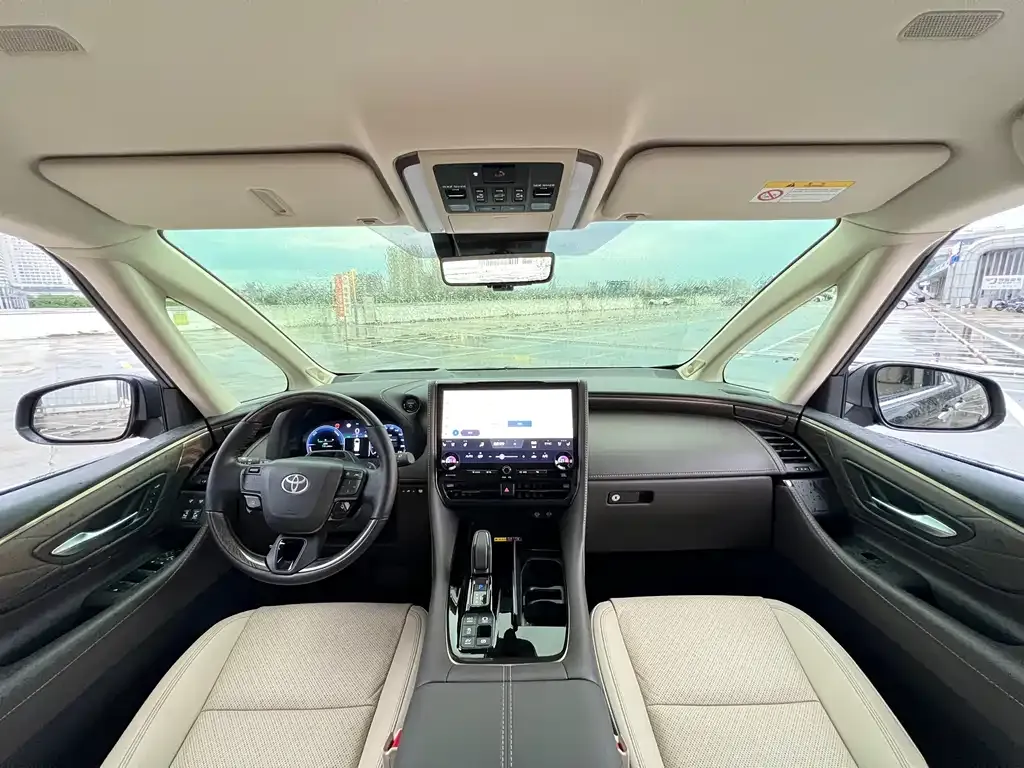 Toyota Alphard — фото 5