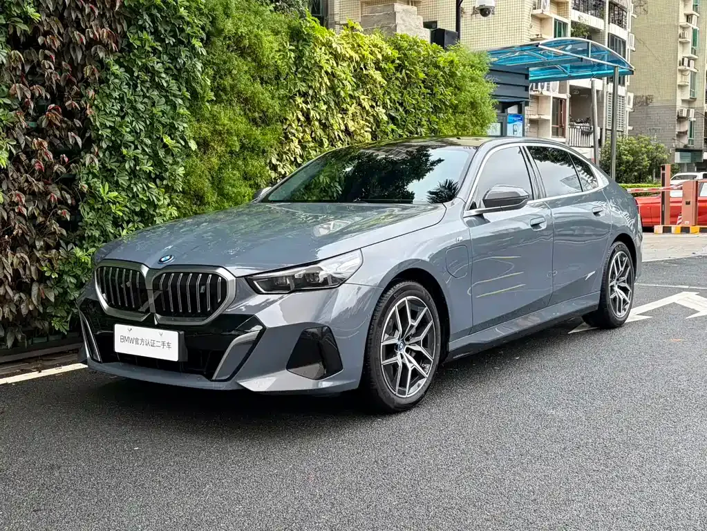 BMW i5 — фото 1