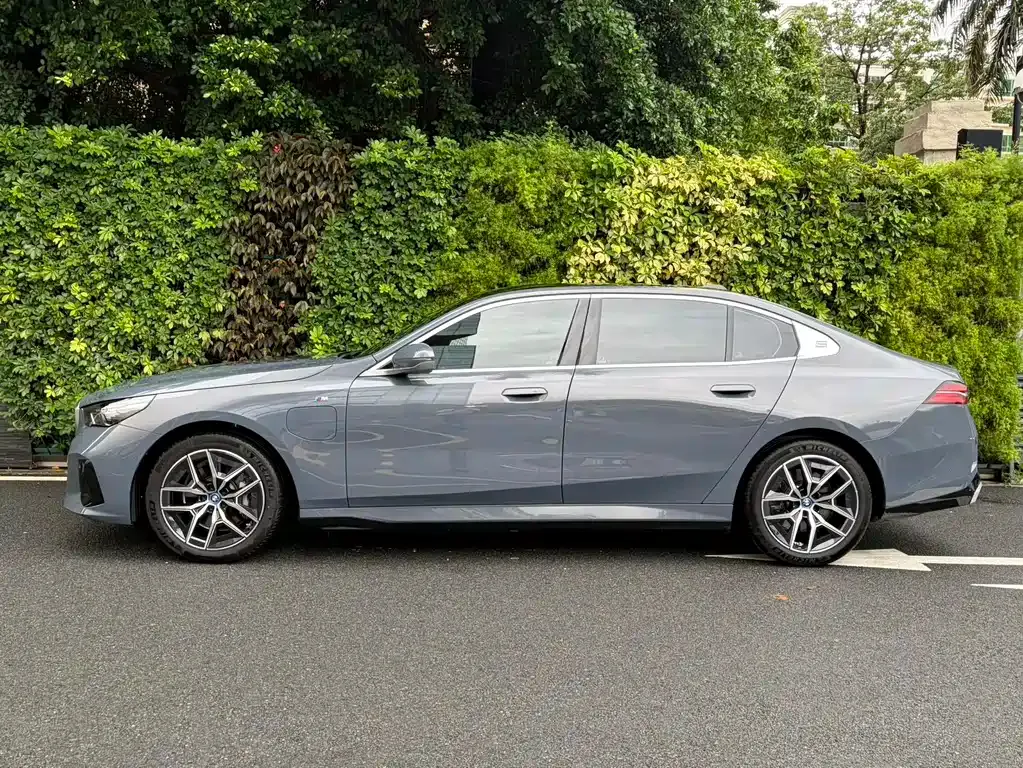 BMW i5 — фото 10