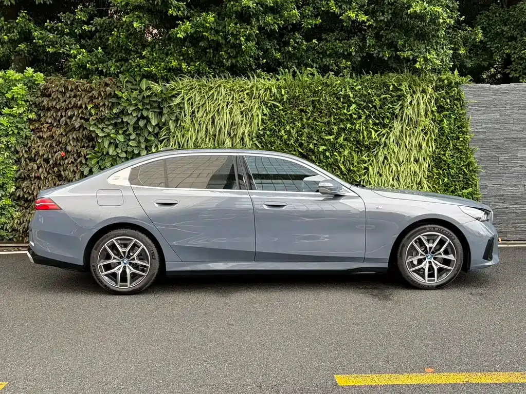 BMW i5 — фото 9