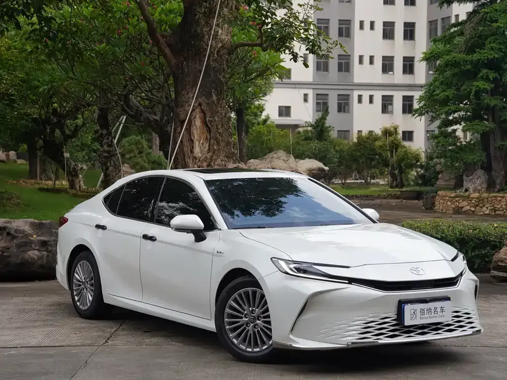 Toyota Camry — фото 5