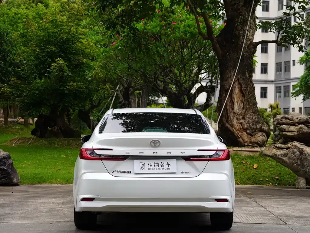 Toyota Camry — фото 8