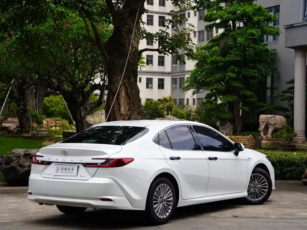 Toyota Camry — фото 6