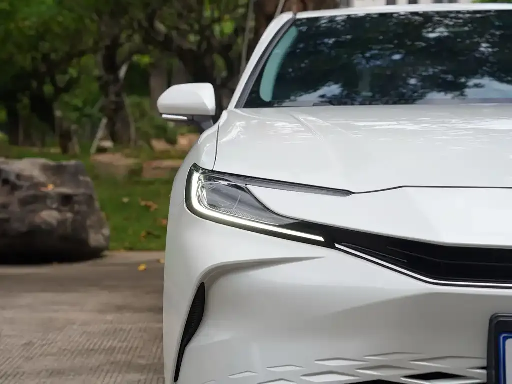 Toyota Camry — фото 2