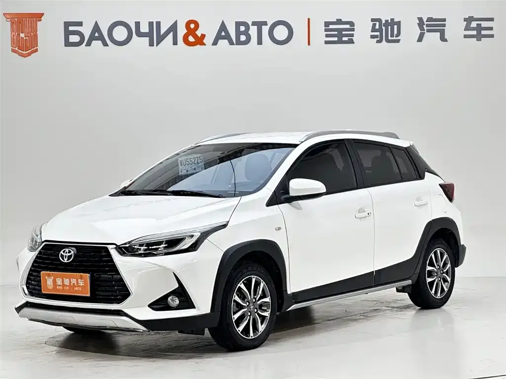 Toyota Yaris L — фото 1