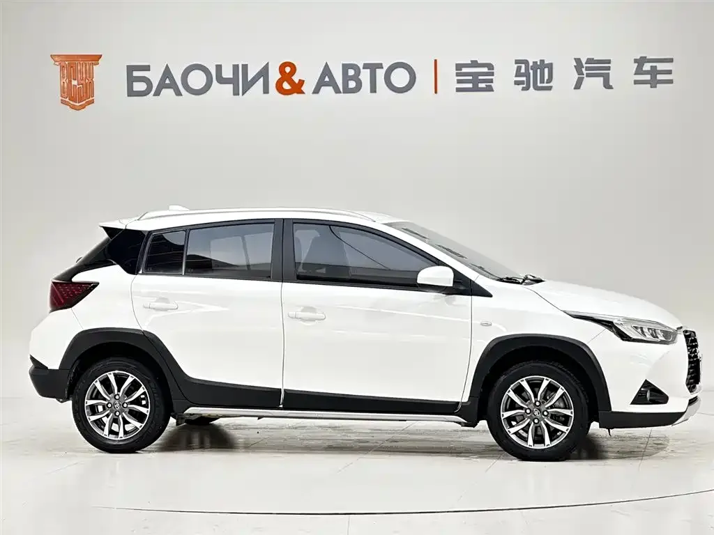 Toyota Yaris L — фото 2