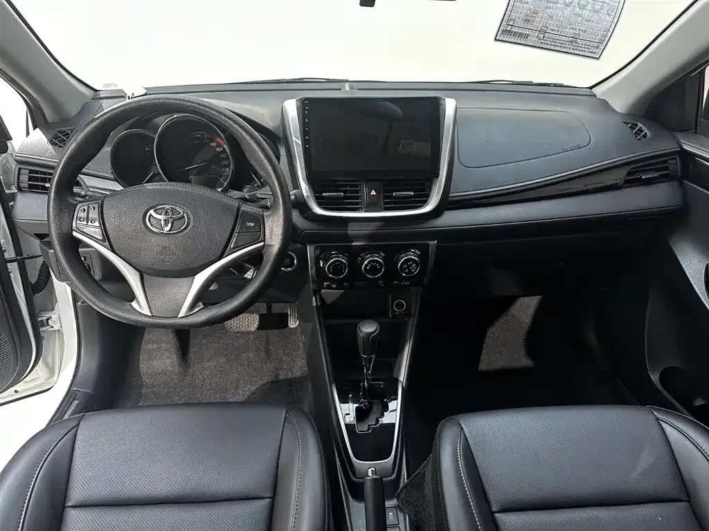 Toyota Yaris L — фото 6