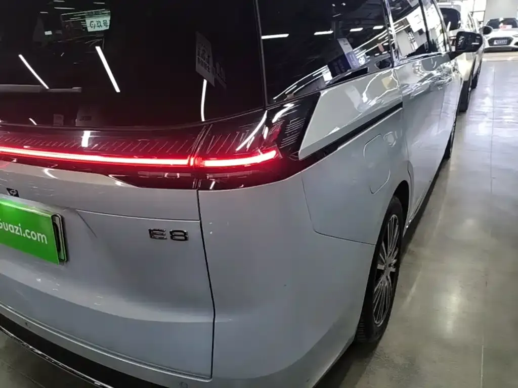 GAC Motor 传祺E8 PHEV — фото 3