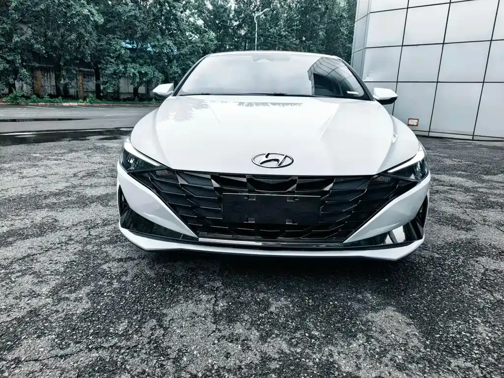 Hyundai Elantra — фото 7