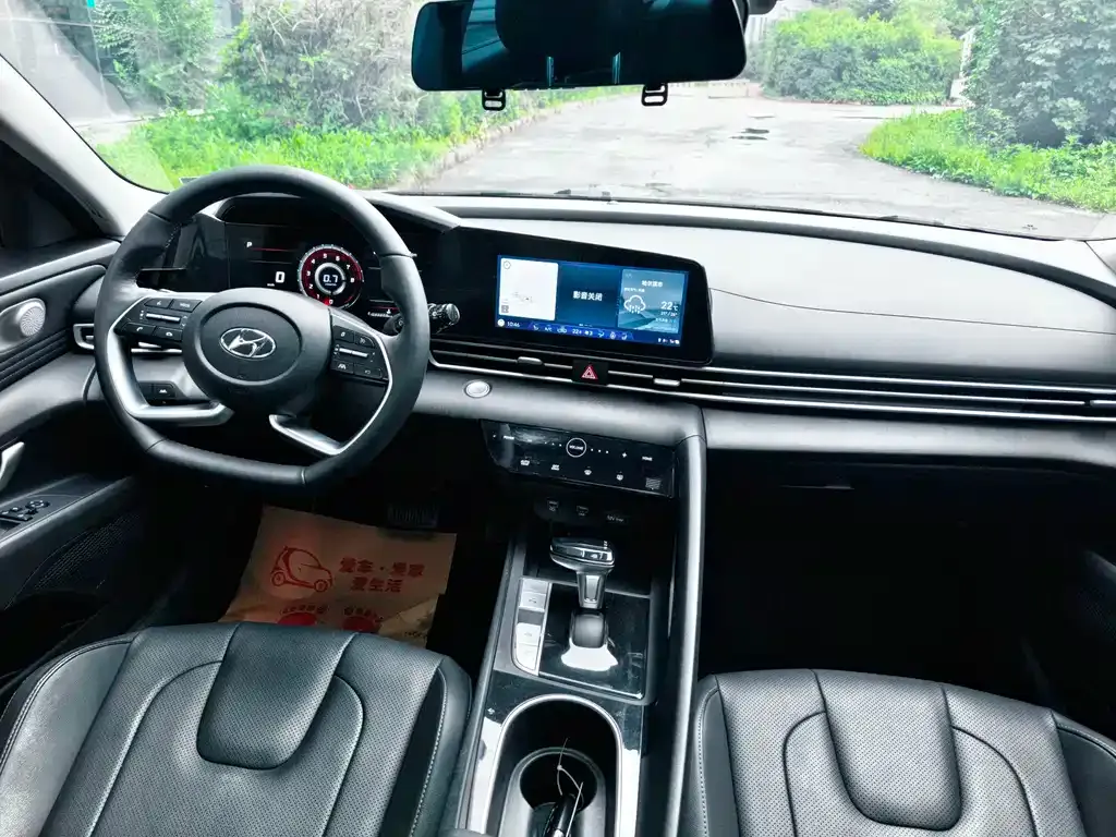 Hyundai Elantra — фото 3