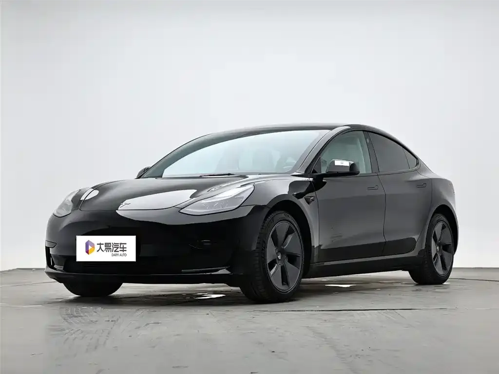 Tesla Model 3 — фото 1