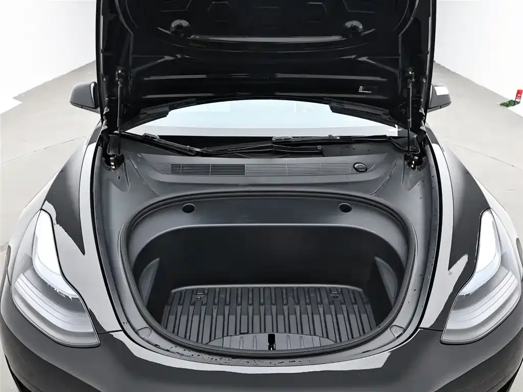 Tesla Model 3 — фото 10