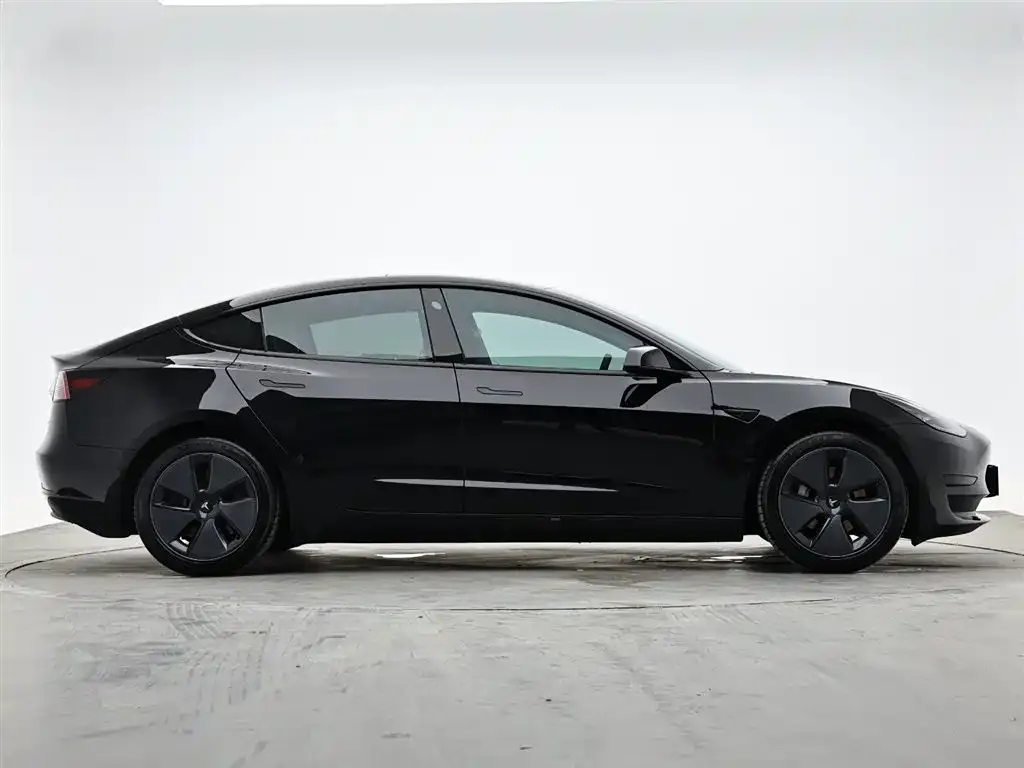 Tesla Model 3 — фото 9