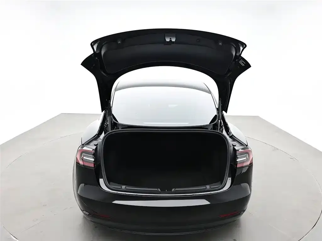 Tesla Model 3 — фото 7