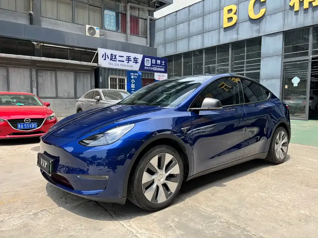 Tesla Model Y — фото 1