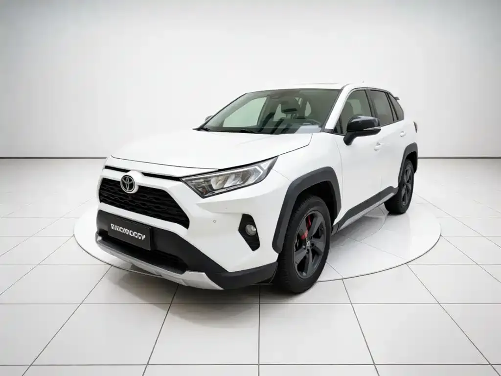 Toyota RAV4 — фото 1