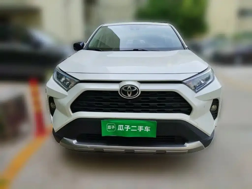 Toyota RAV4 — фото 6