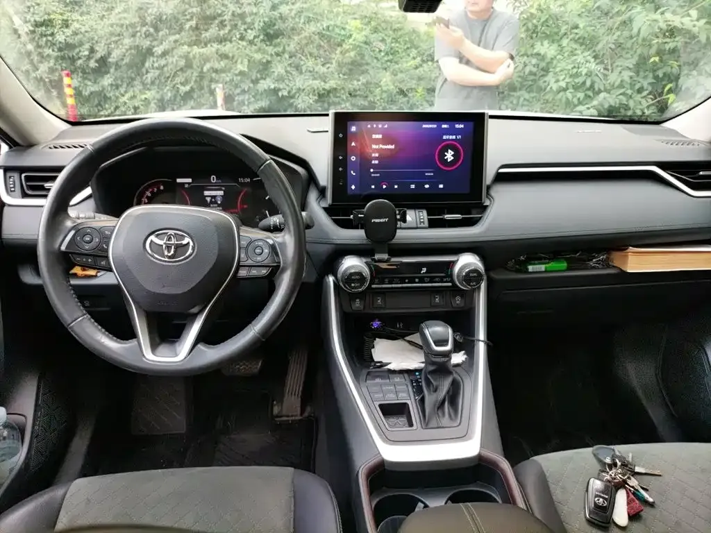 Toyota RAV4 — фото 10