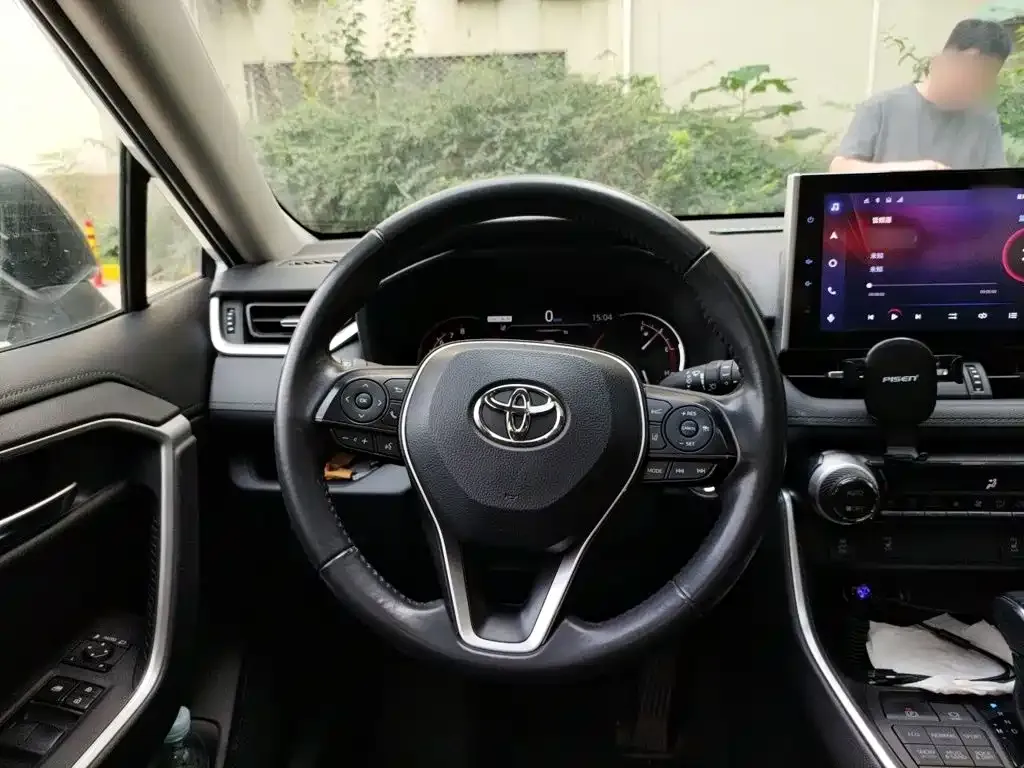 Toyota RAV4 — фото 5