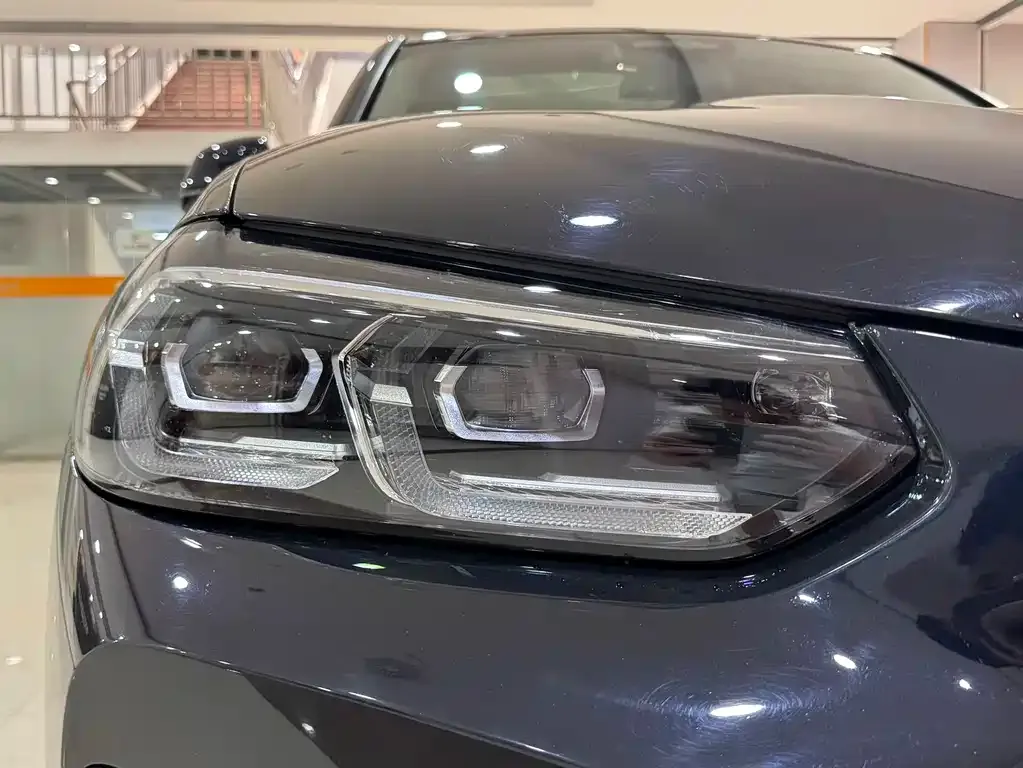 BMW iX3 — фото 9