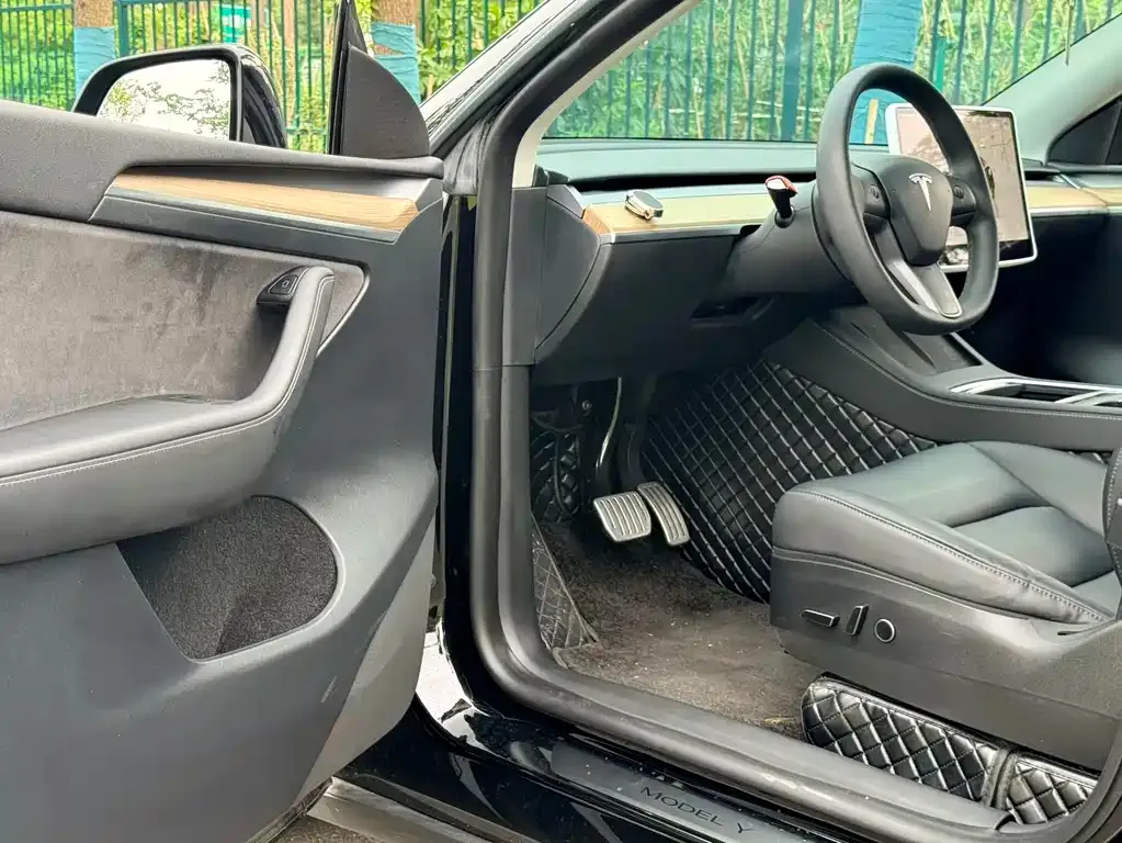 Tesla Model Y — фото 7