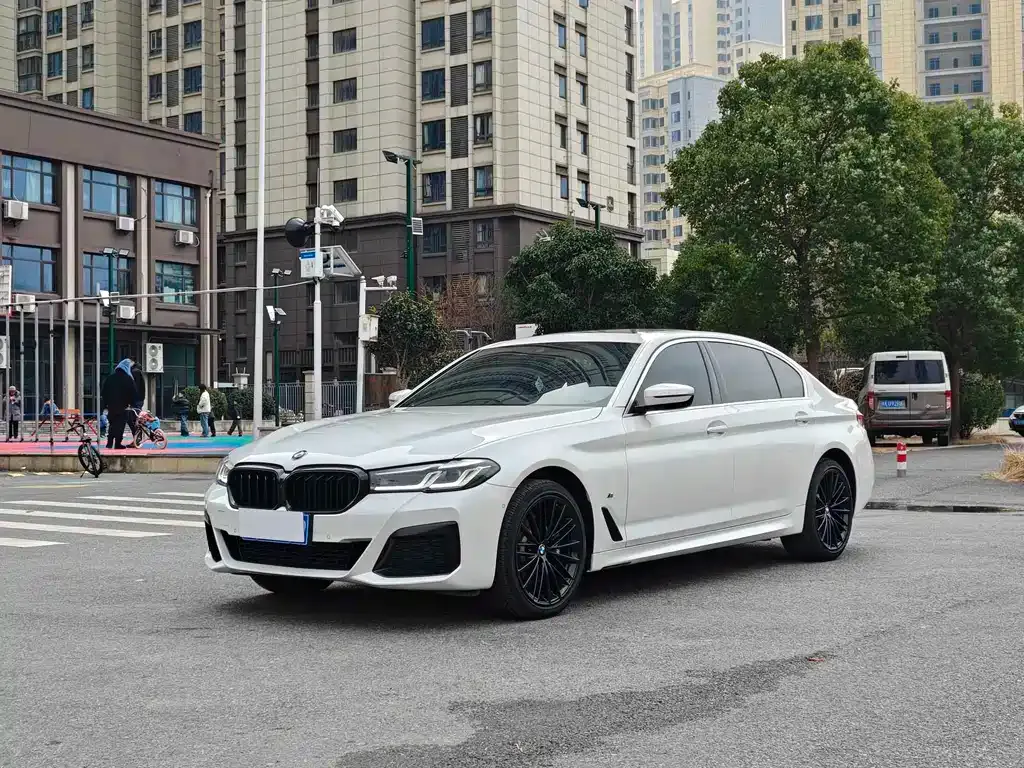 BMW 5 Series — фото 1