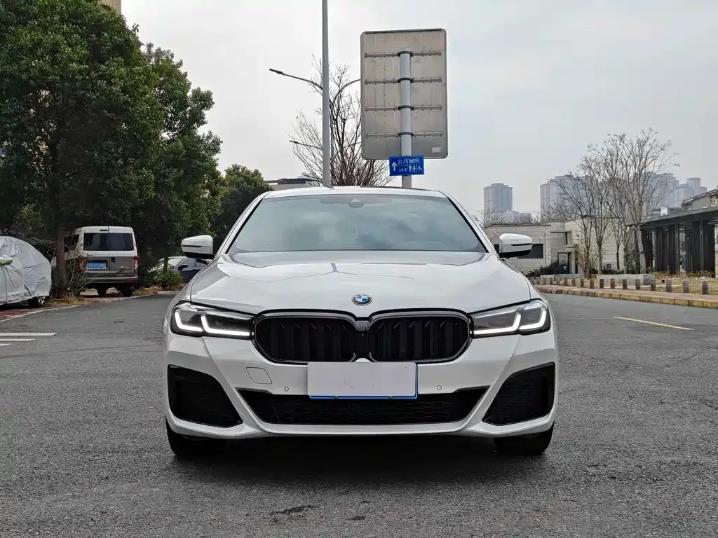 BMW 5 Series — фото 9