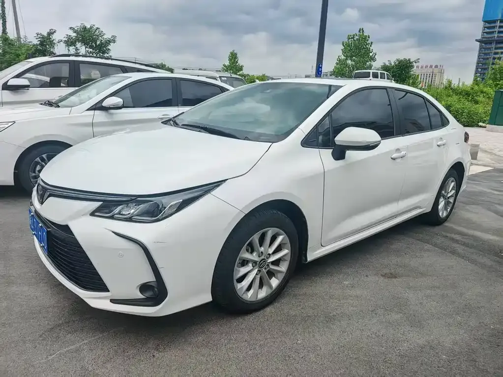 Toyota Corolla — фото 1
