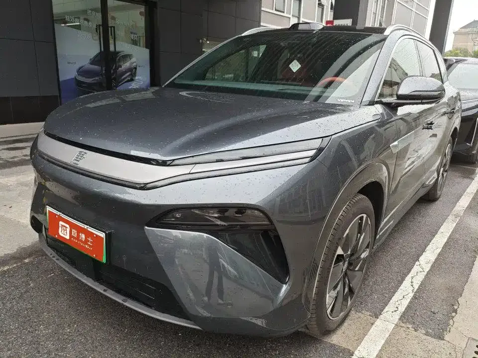 BYD Tang L — фото 1