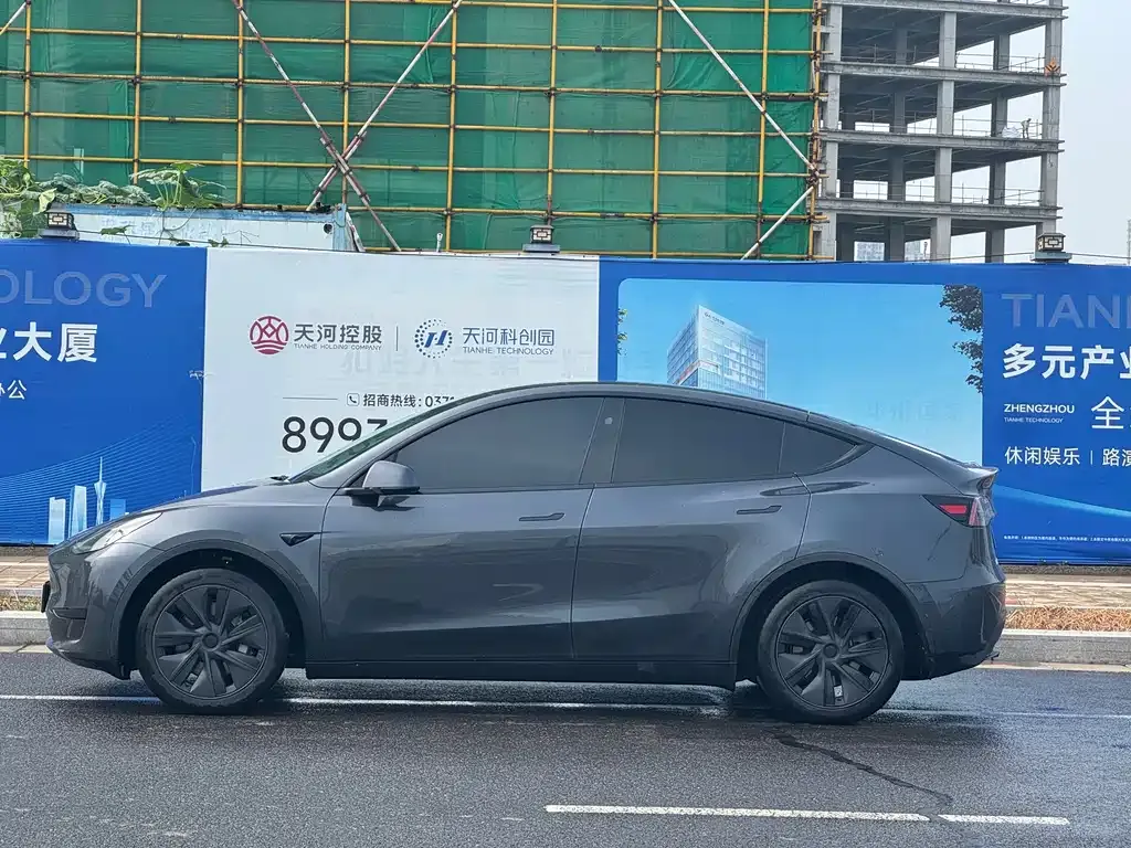 Tesla Model Y — фото 9