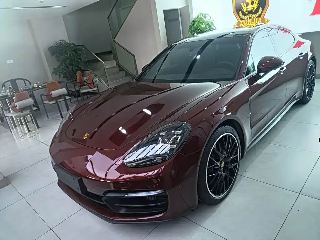 Porsche Panamera — фото 1