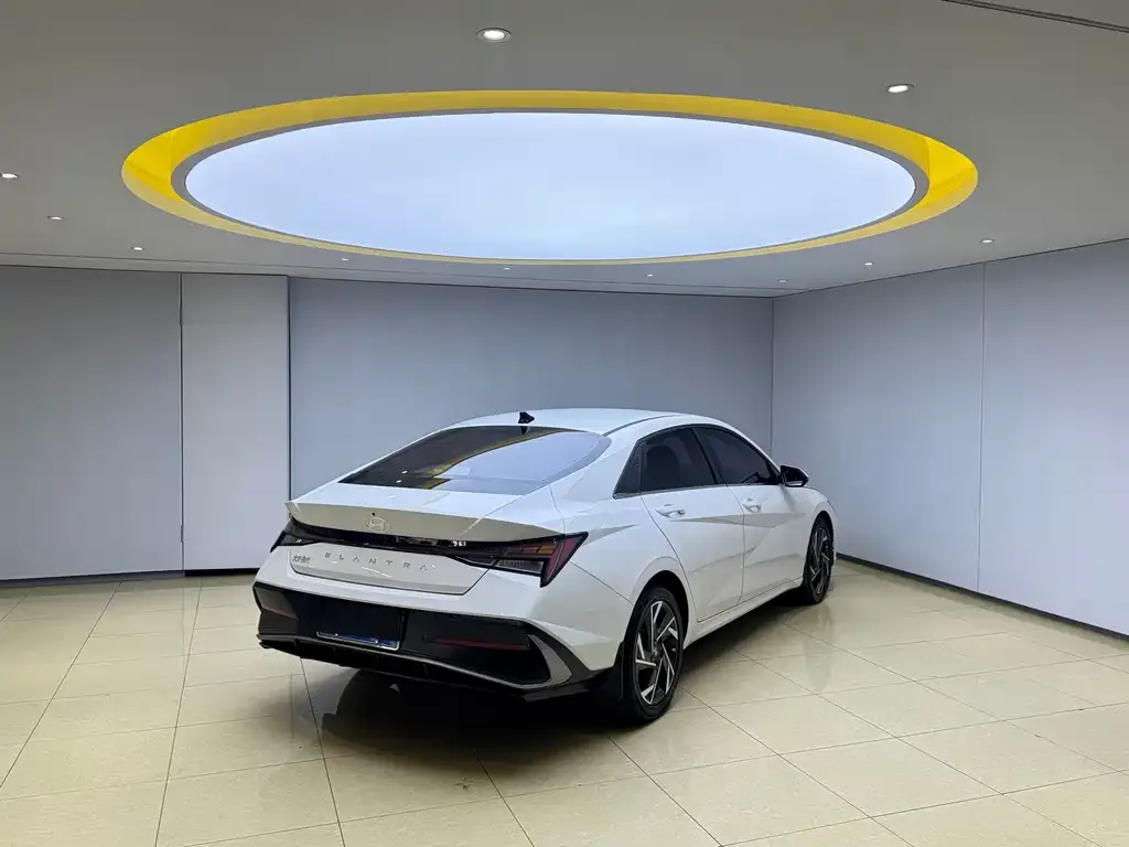 Hyundai Elantra — фото 8
