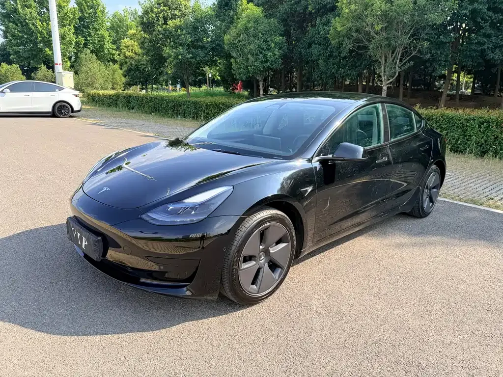 Tesla Model 3 — фото 1