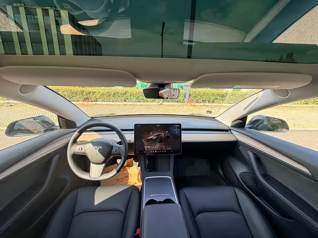 Tesla Model 3 — фото 5