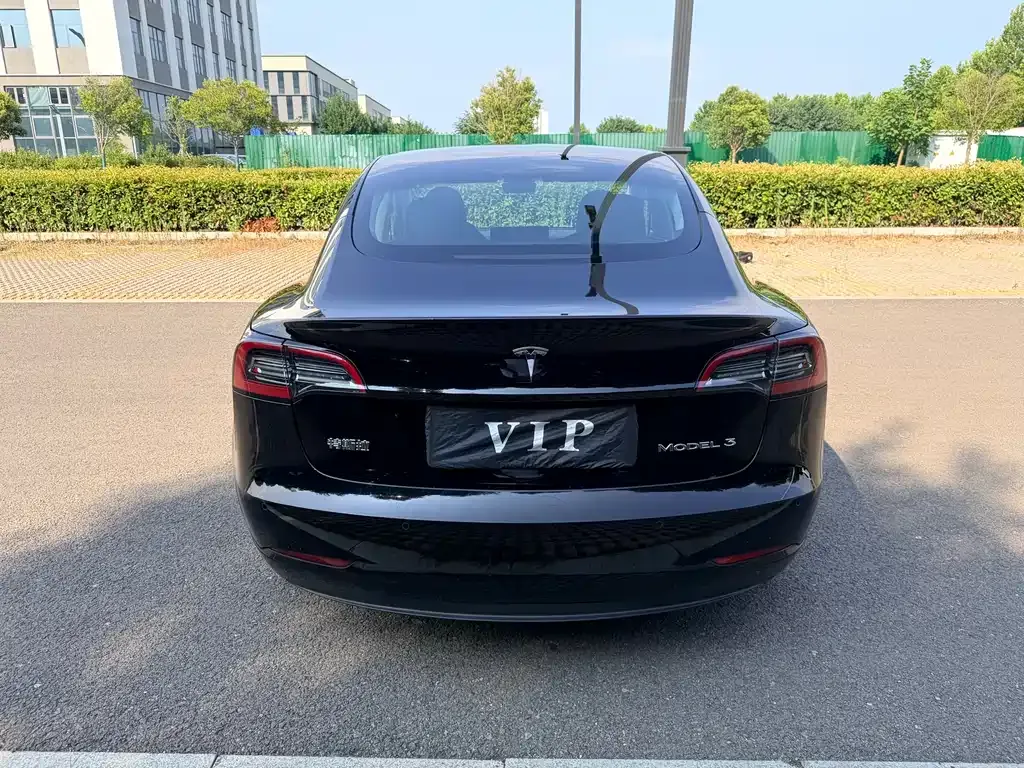 Tesla Model 3 — фото 9