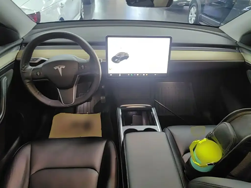 Tesla Model Y — фото 3
