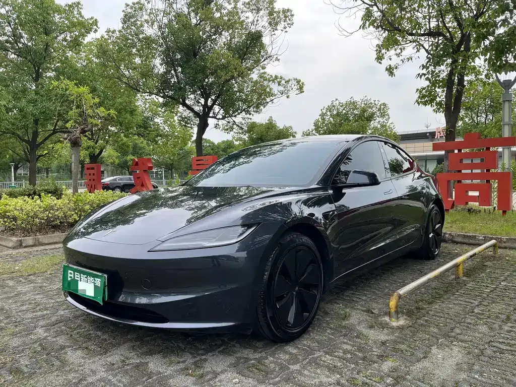Tesla Model 3 — фото 1