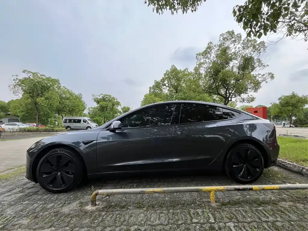 Tesla Model 3 — фото 2