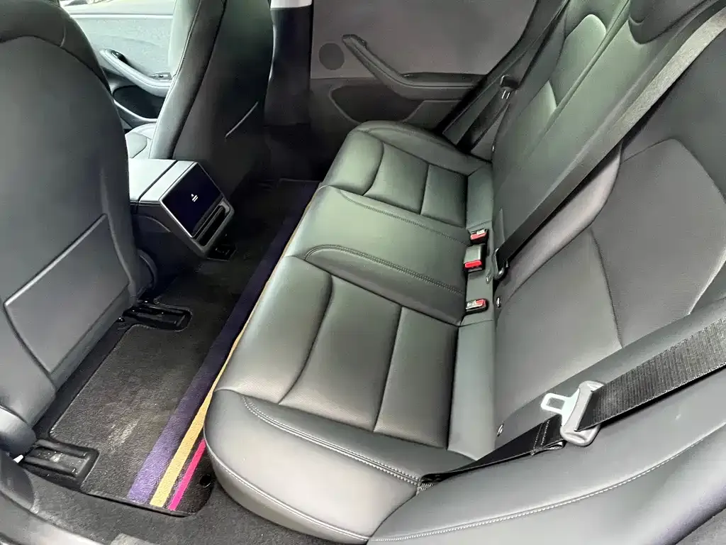 Tesla Model 3 — фото 4